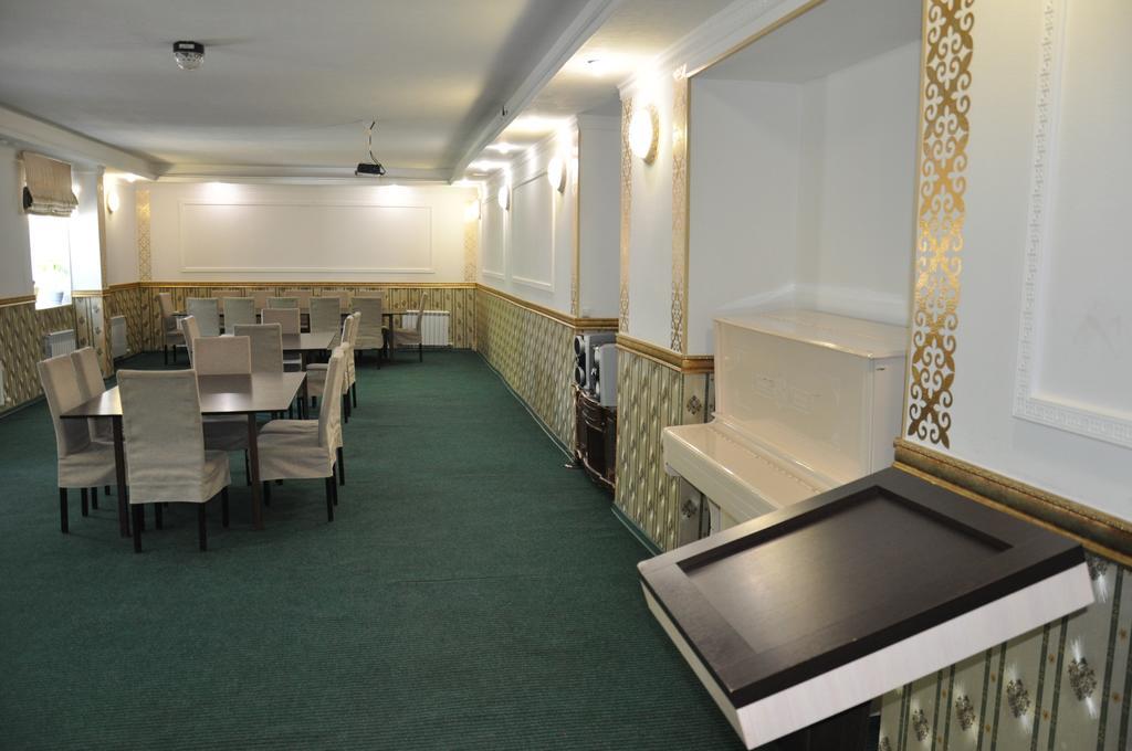 Astina Hotel Asztana Kültér fotó